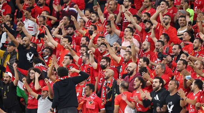 لاعب الأهلي السابق : امتناع لاعبي الأحمر عن تحية الجماهير تصرف غير لائق