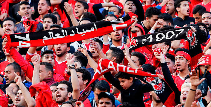 لاعب الأهلي الأسبق : هناك من يتعمد صناعة الفتنة بين الأحمر واللاعبين