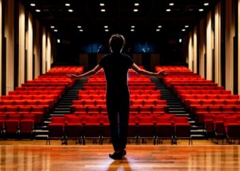 أغرب إطلالات نجمات الفن في 2024