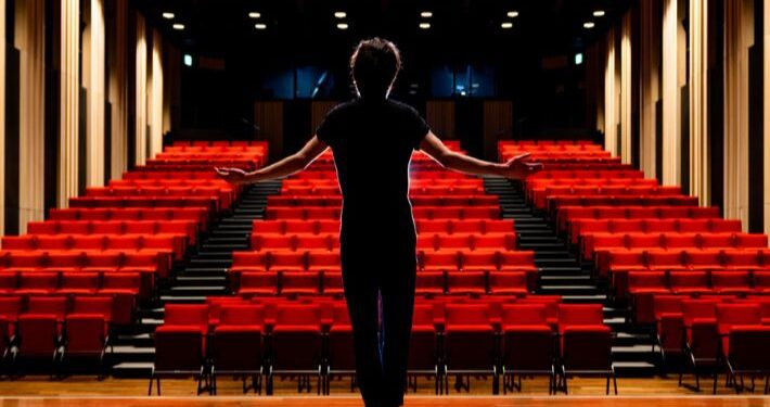 أغرب إطلالات نجمات الفن في 2024