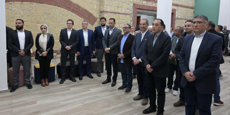 رئيس الوزراء يتفقد مراكز  كريتيفا في الجيزة لتعزيز دعم ريادة الأعمال والابتكار 