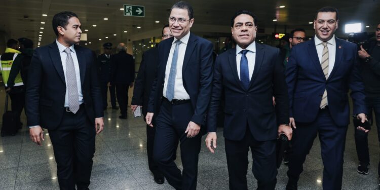 بعثة الأهلي تصل الجزائر .. ومسؤولو السفارة المصرية في الاستقبال