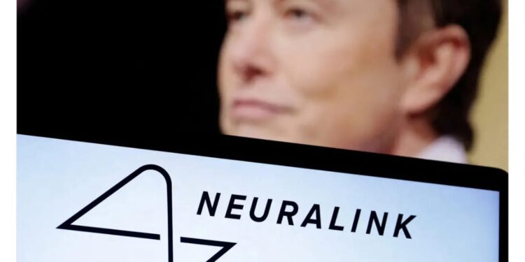 إيلون ماسك يعلن عن نجاح زراعة الشريحة الدماغية للمرة الثالثة