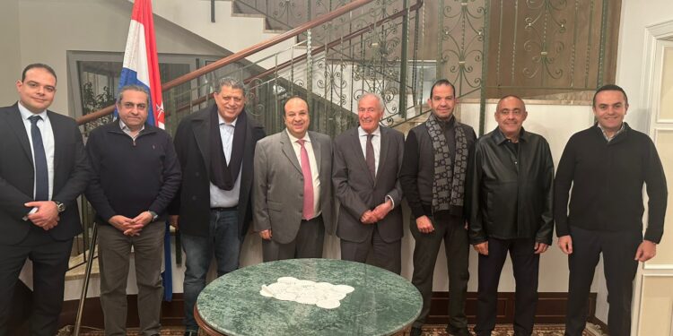 سفير مصر في كرواتيا يستقبل رئيس المتحدة للرياضة .. تفاصيل