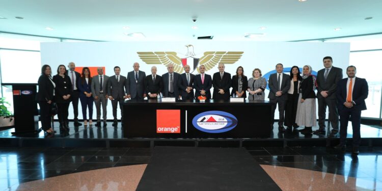 شراكة استراتيجية بين أورنچ مصر والقابضة للمطارات لتقديم تجربة سفر استثنائية