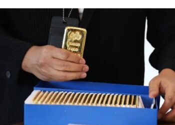 لماذا تراجعت أسعار الذهب بعد ارتفاع الدولار الأيام الماضية ؟