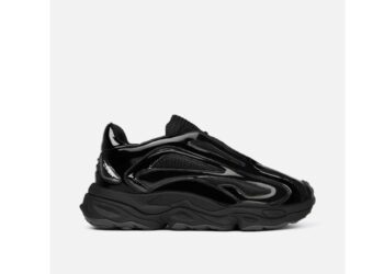 ملك الألوان يسيطر على الشتاء: أفضل الأحذية الرياضية السوداء لموسم 2025