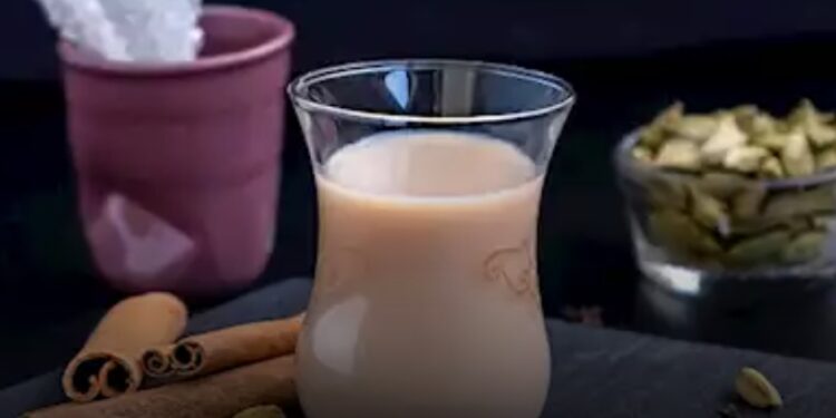 فوائد شرب اللبن مع القرنفل: تعزيز الصحة والطاقة