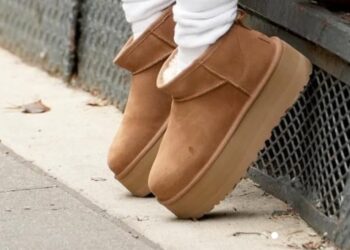 أحذية شتاء 2025 .. UGG اختيار الموضة المثالي