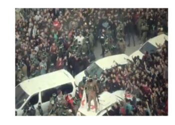 تسليم الدفعة الأولى من الأسرى الإسرائيليين في غزة .. “صفقة طوفان الأقصى” | فيديو