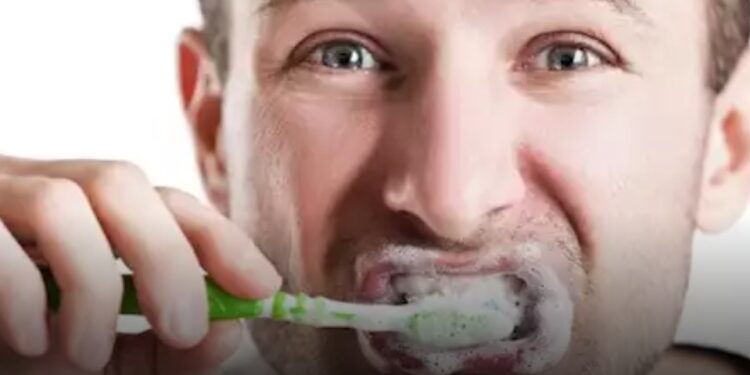 معجون الأسنان قد يكون مضرًا للصحة : 3 مكونات يجب تجنبها