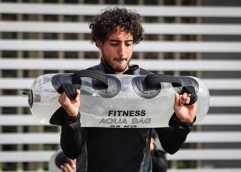 محمد هاني يظهر للمرة الأولى في مران الأهلي بعد إصابة الركبة