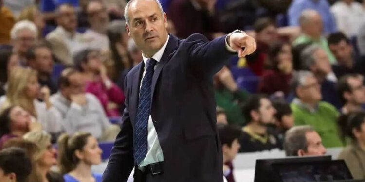 الزمالك يعلن تعيين الإسباني سيجورا مديرًا فنيًا لفريق السلة