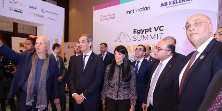  وزير الاتصالات : مراكز ابداع مصر الرقمية تحتضن 150 شركة وأكثر من 180 شركة عالمية تقدم خدمات التعهيد فى مصر
