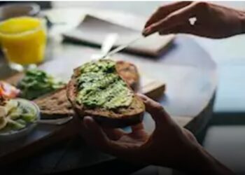 لماذا يؤثر توقيت الإفطار على الصحة النفسية؟