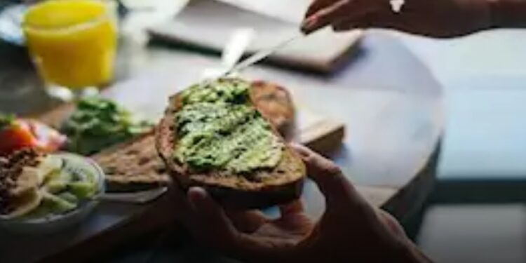 لماذا يؤثر توقيت الإفطار على الصحة النفسية؟