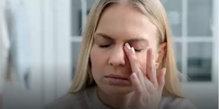 علامات تدل على تلف الكلى من خلال العين