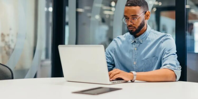 أيهما أسوء للصحة الجلوس أم التدخين ؟