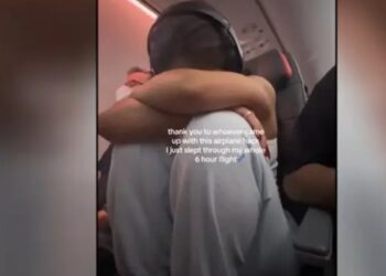 ترند النوم بالطائرة .. قلق بسبب وضعية جلوس معينة تساعد على النوم
