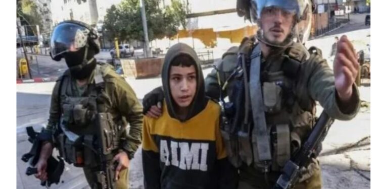 تفاصيل ارتفاع الأطفال الفلسطينيين المحتجزين في سجون الاحتلال الإسرائيلي