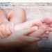 صحة القدمين كمرآة لصحة الجسم: علامات تحذيرية يجب الانتباه لها
