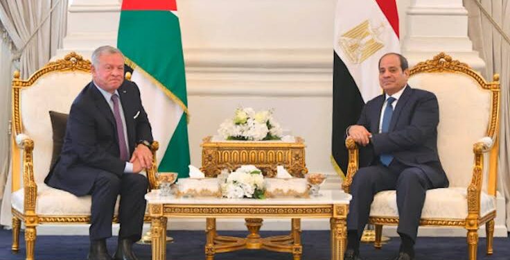 السيسي يتلقى اتصالاً من عاهل الأردن والثنائي يشدد على الرفض الكامل لتهجير الشعب الفلسطيني