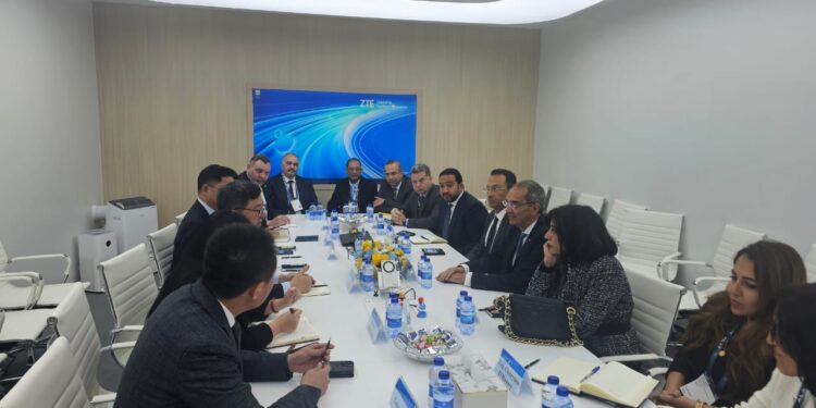 وزير الاتصالات يبحث مع الشركات العالمية الاستثمار فى مصر بمجالات التعهيد والبنية التحتية والأمن السيبرانى