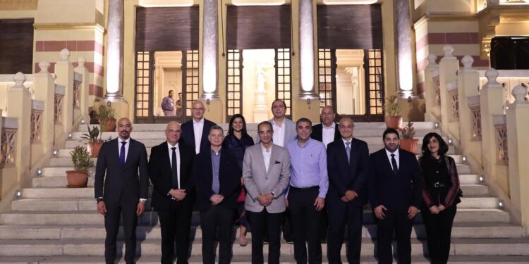 وزير الاتصالات : 180 شركة تعهيد لها أكثر من 200 مركز  تصدير الخدمات الرقمية من مصر