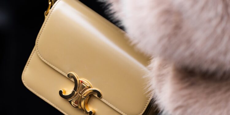 حقائب Celine : رمز الأناقة الخالدة في عالم الموضة الفاخرة