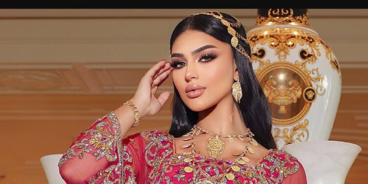 عباءة رمضان 2025: أناقة محتشمة تتألق في كل مناسبة