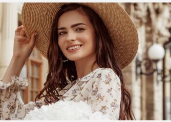 موضة فساتين ربيع 2025 – ألوان وتصاميم تعكس روح الموسم