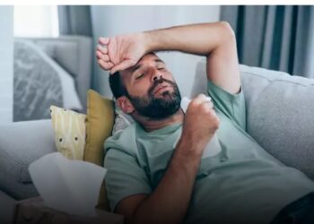 كيف تحمي نفسك من نزلات البرد خلال التغيرات الموسمية؟ نصائح وأطعمة لتعزيز المناعة