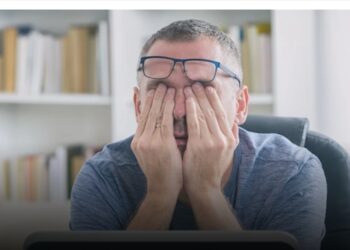سبب فرك العينين عند الشعور بالتعب