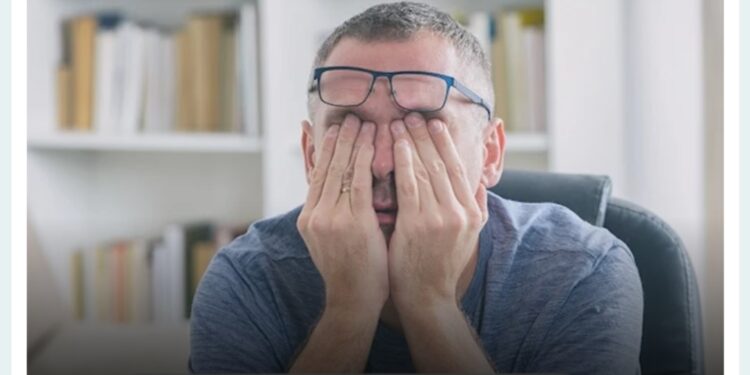 سبب فرك العينين عند الشعور بالتعب