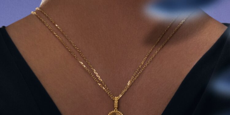 دار فان كليف أند آربلز تحتفل خلال رمضان بإعادة إحياء مجموعة “ألامبرا”