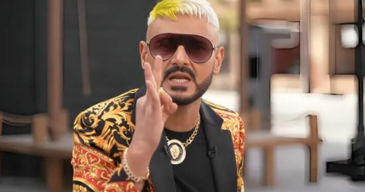 رامز جلال يتألق بأزياء فاخرة من “فيرساتشي” في “رامز إيلون مصر”.. سعرها يتجاوز 160 الف الف جنيه