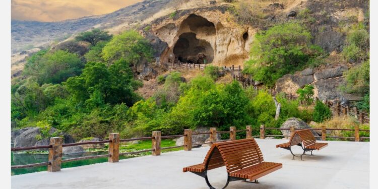 اعتقال المخرج الفلسطيني حمدان بلال بعد تسلم جائزة أوسكار.. تفاصيل