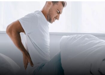 ألم الجانب الأيمن عند الاستيقاظ: أسباب طبية مهمة