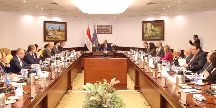 وزير الاتصالات يبحث مع جمعية “ميديف الدولية” MEDEF جذب استثمارات فرنسية جديدة إلى مصر
