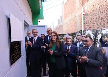 وزير الاتصالات يفتتح مكتبى بريد بالقليوبية بعد تطويرهما لتقديم كافة الخدمات على كفاءة عالية 