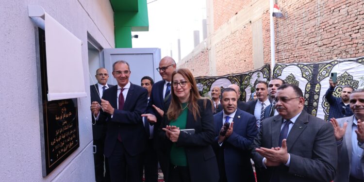 وزير الاتصالات يفتتح مكتبى بريد بالقليوبية بعد تطويرهما لتقديم كافة الخدمات على كفاءة عالية