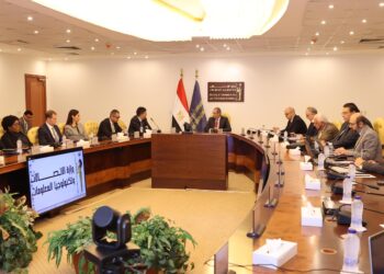 وزير الاتصالات : نتواصل باستمرار مع القطاع الخاص لتوفير بيئة ملائمة للاستثمار في مصر