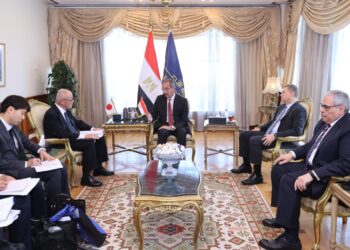  وزير الاتصالات يبحث مع السفير الياباني نقل تجربة طوكيو فى التعليم التطبيقي لمصر