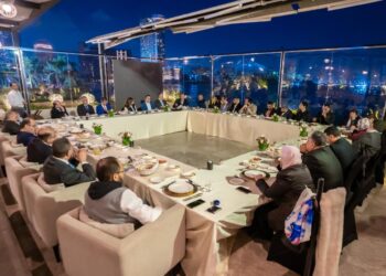 لقاء وزير المالية مع البلوجر