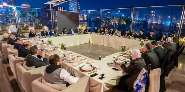 لقاء وزير المالية مع البلوجر