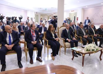 الاتصالات تحتفل بمرور 100 عام على اصدار أول طابع بريد تذكارى مصرى