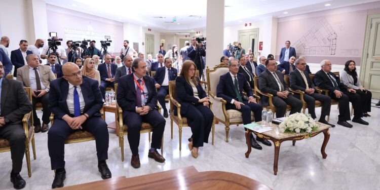 الاتصالات تحتفل بمرور 100 عام على اصدار أول طابع بريد تذكارى مصرى