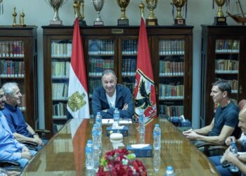 الأهلي يكرم كولر وجهازه المعاون .. الخطيب : الأحمر بيتكم الثاني