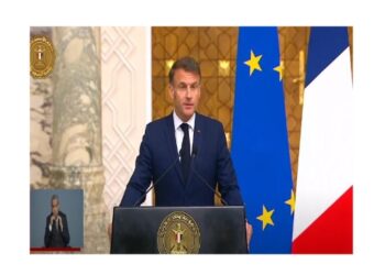 ماكرون يكشف تفاصيل وصول أول طائرتين رافال فرنسية إلى مصر