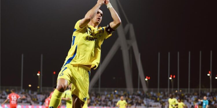 هل يشارك رونالدو مع الأهلي في كأس العالم للأندية؟ شوبير يوضح